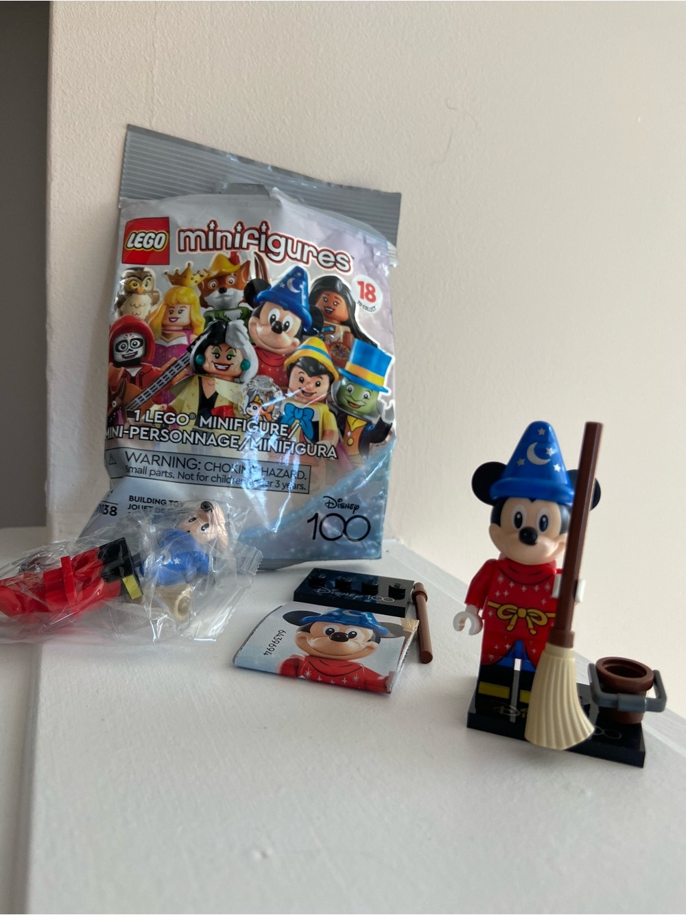 Lego Disney Mickey Mouse Sorcerer Minifigure - Blue & Red